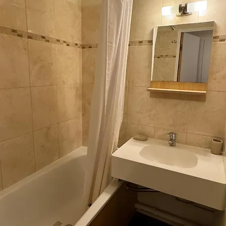 Confortable Au Pied Des Pistes Avec Balcon Et Parking - Fr-1-181-2055 Appartement